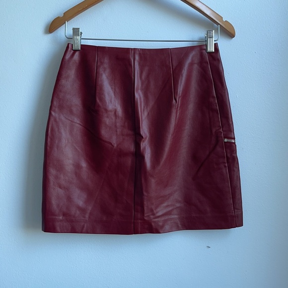 DO + BE VEGAN LEATHER ZIPPER SKIRT - Picture 5 of 8